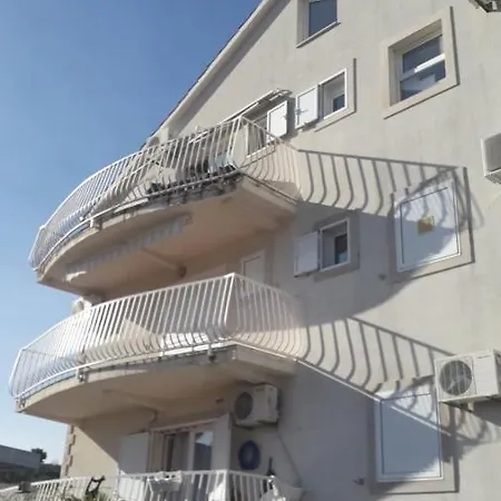 8 Apartment