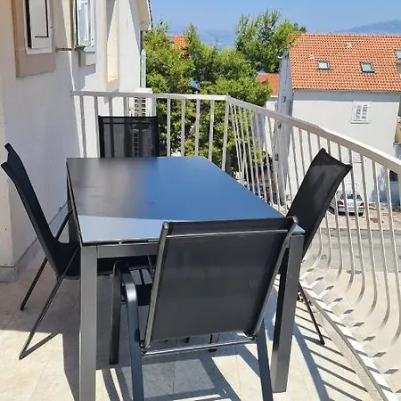 8 Apartment
